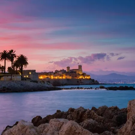 Appartement Top-of-range Of 90m2 & 20m2 Of Sunny Terrace, 2min From Sea *