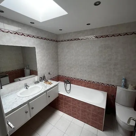 Appartement Top-of-range Of 90m2 & 20m2 Of Sunny Terrace, 2min From Sea