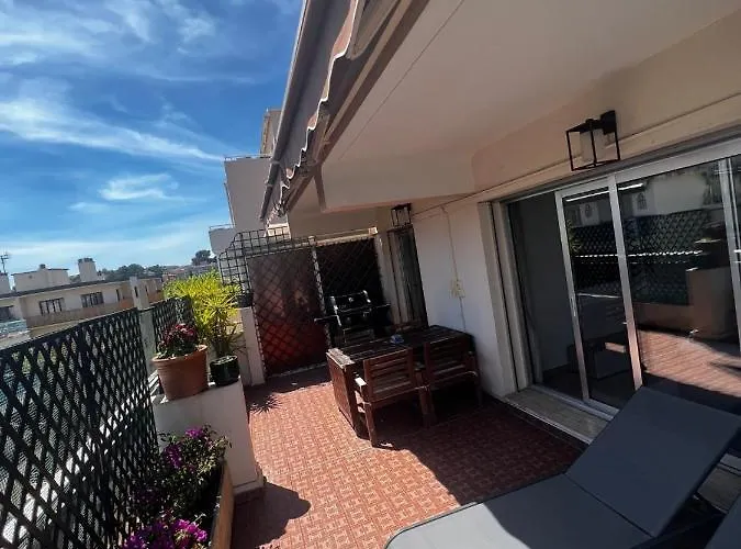 Top-of-range Of 90m2 & 20m2 Of Sunny Terrace, 2min From Sea Antibes