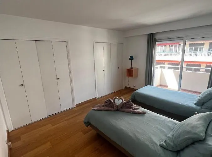 Top-of-range Of 90m2 & 20m2 Of Sunny Terrace, 2min From Sea