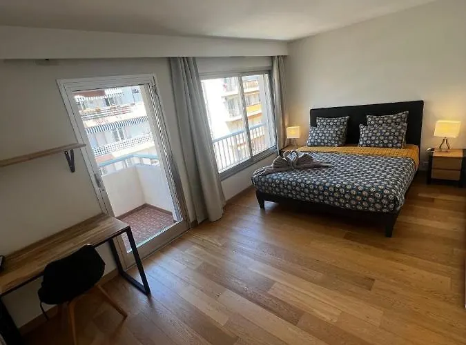 Top-of-range Of 90m2 & 20m2 Of Sunny Terrace, 2min From Sea *