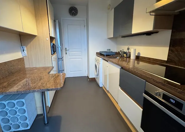 Top-of-range Of 90m2 & 20m2 Of Sunny Terrace, 2min From Sea *